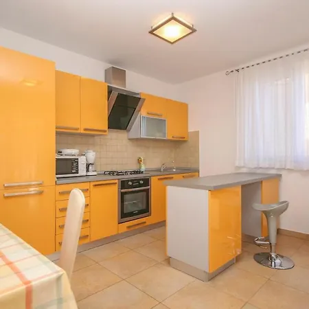 Very 4 Persons With Ac, Wifi, 879 דירה