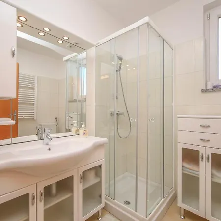 Very 4 Persons With Ac, Wifi, 879 *