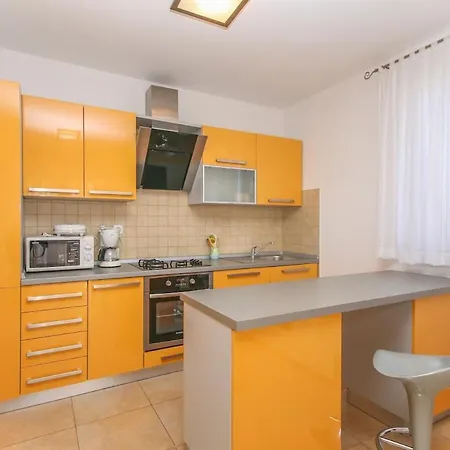 Very 4 Persons With Ac, Wifi, 879 *
