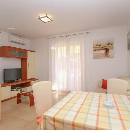 דירה Very 4 Persons With Ac, Wifi, 879 *