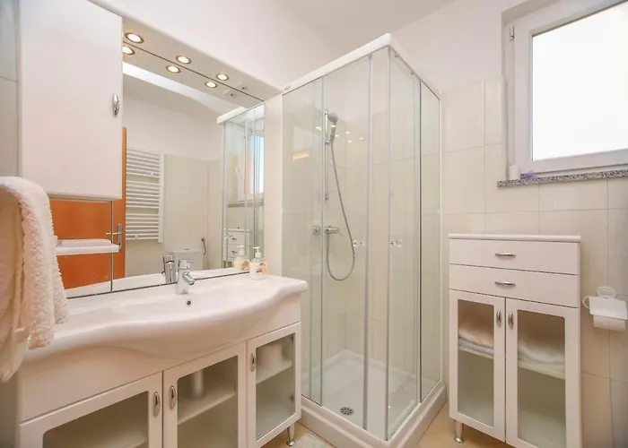 Very 4 Persons With Ac, Wifi, 879 *