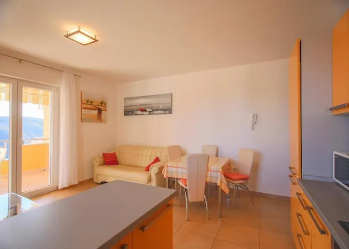 Very 4 Persons With Ac, Wifi, 879 * Rabac